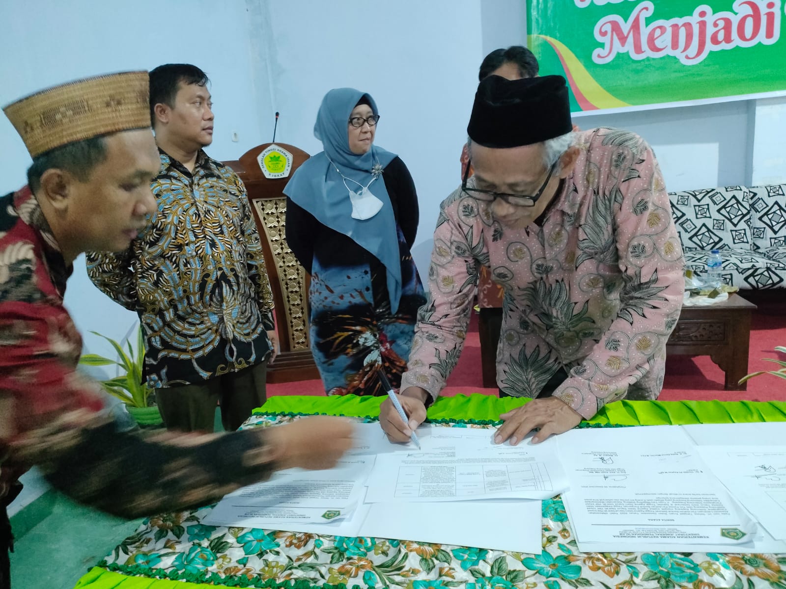 Penandantangan Berita Acara (STAI DDI Sidrap)